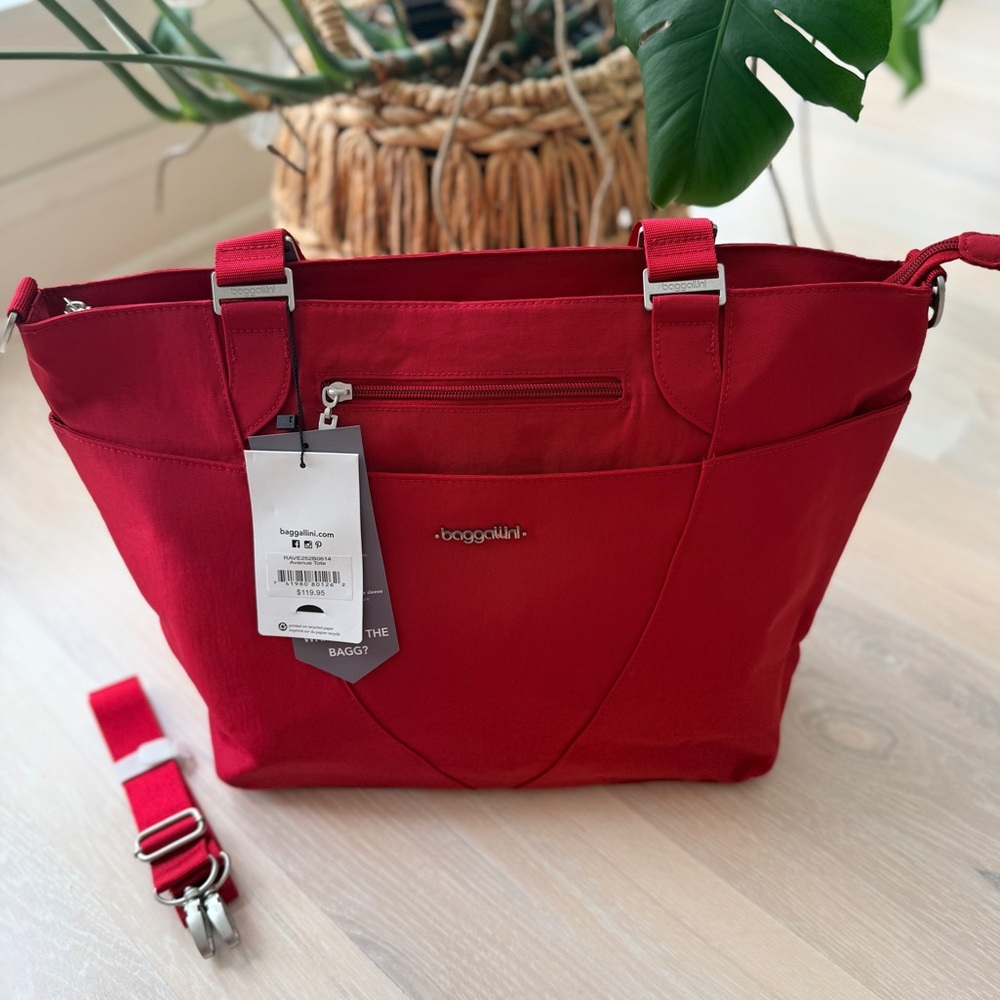 Baggallini Avenue Tote - Red
